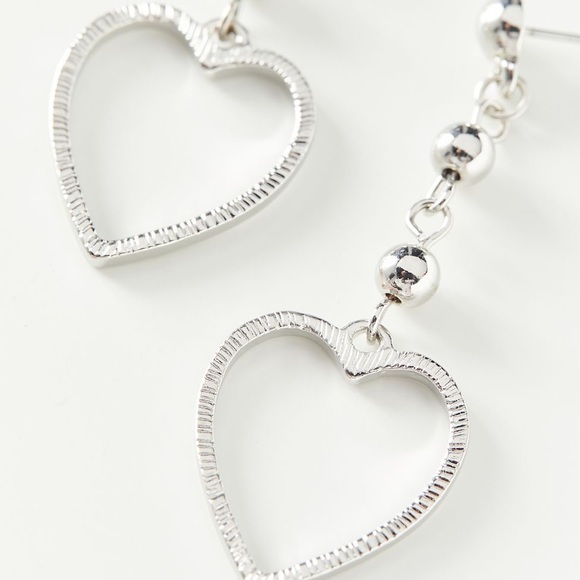 Urban Outfitters - Alicia Heart Drop Earrings - Picture 2 of 3
